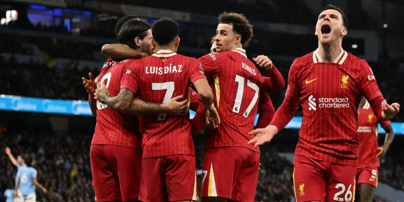 Liverpool - Carragher Cảnh Báo Arne Slot Trước Tuần Sinh Tử 3 Câu lạc bộ tập trung chinh phục thử thách