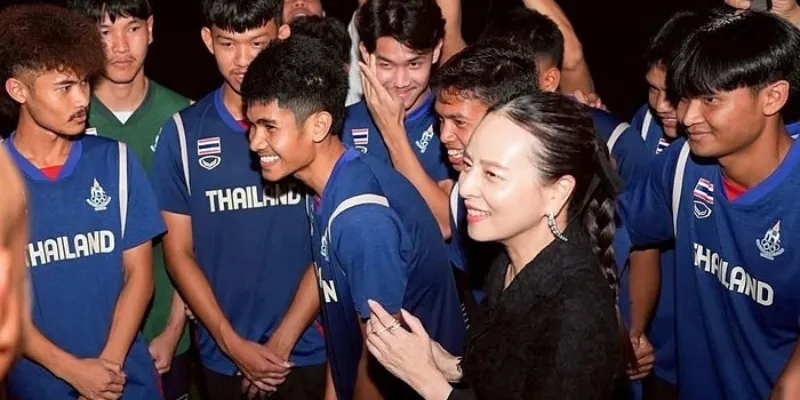 Thái Lan Vào Bán Kết SEA Games 33 - Nhận 800.000 Baht Thưởng 2 Madam Pang thưởng nóng cho toàn đội