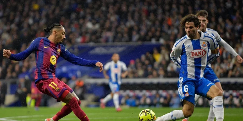 Barcelona chịu sức ép lớn trước Espanyol